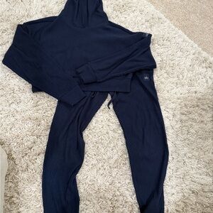 ALO Yoga Muse Set w/ Cropped Hoodie & Jogger Pant Navy XS
